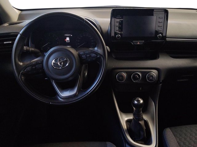 TOYOTA Yaris 1.0 active