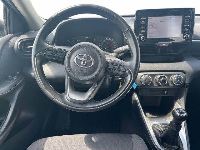 TOYOTA Yaris 1.0 active