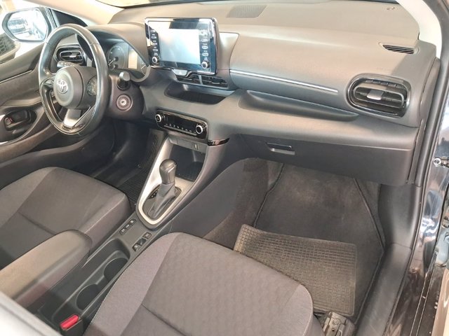 TOYOTA Yaris 1.5h business