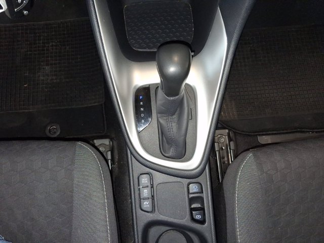 TOYOTA Yaris 1.5h business