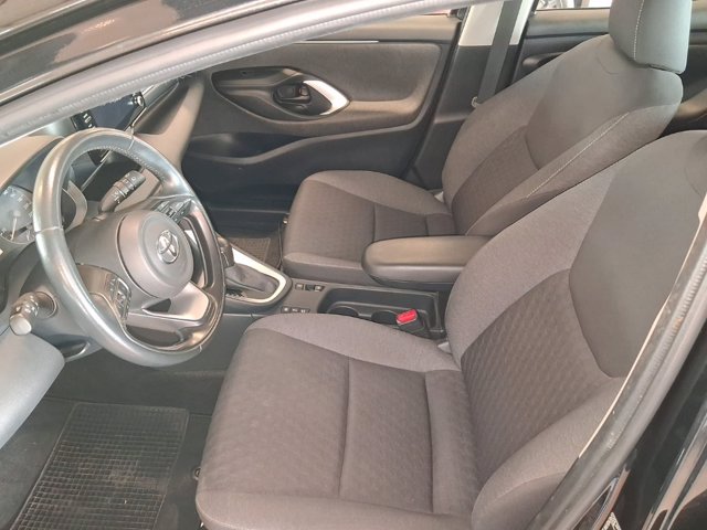 TOYOTA Yaris 1.5h business