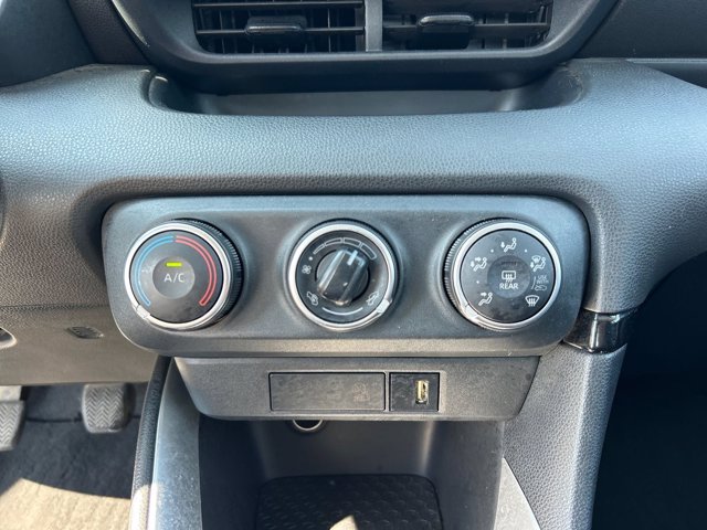 TOYOTA Yaris 1.0 trend