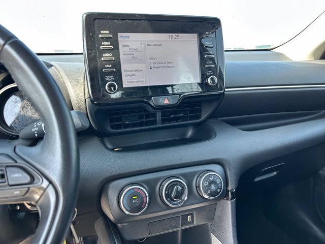 TOYOTA Yaris 1.0 trend