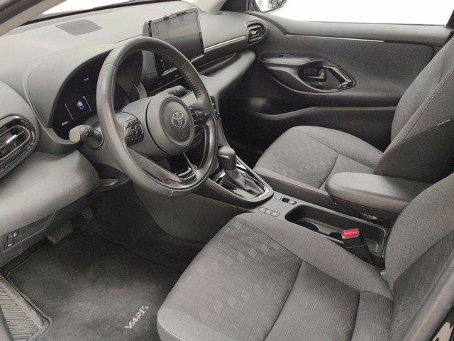 TOYOTA Yaris 1.5h trend
