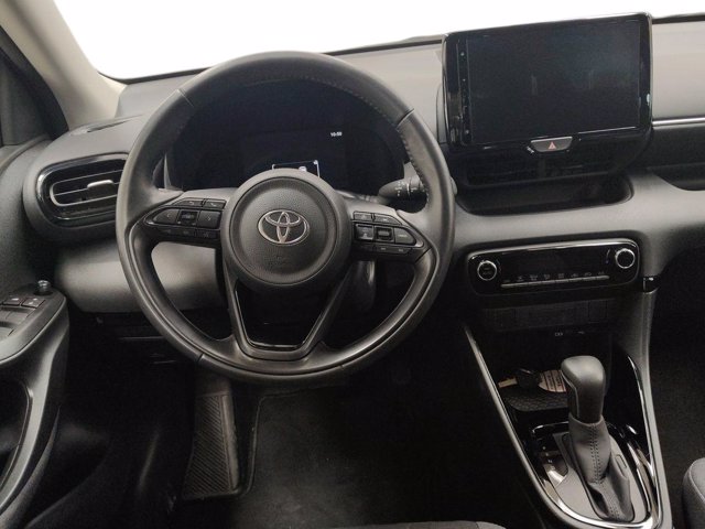 TOYOTA Yaris 1.5h trend