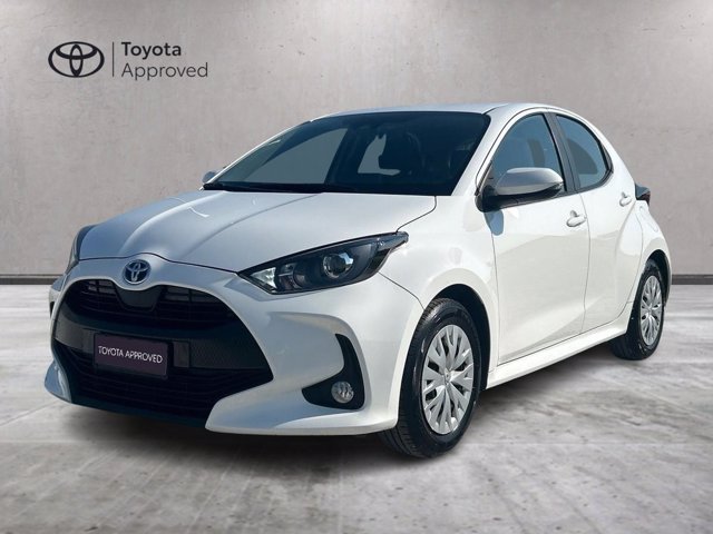 TOYOTA Yaris 1.5h active
