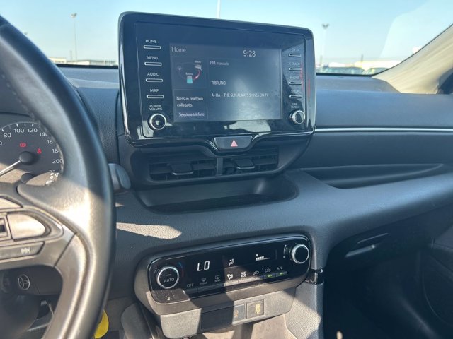 TOYOTA Yaris 1.5h active