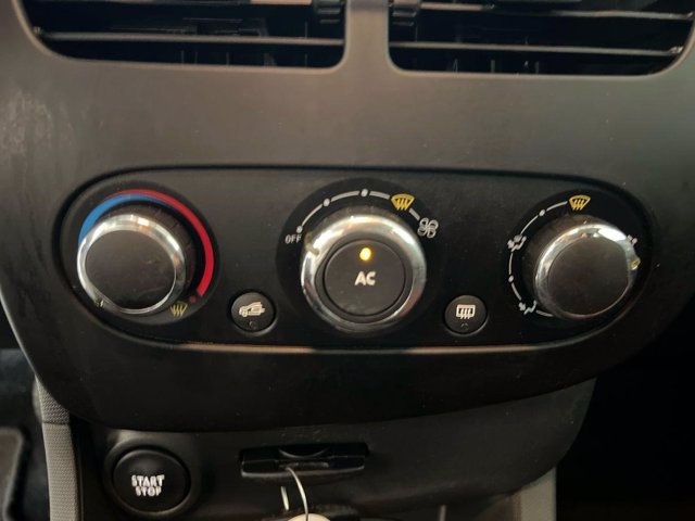 RENAULT Benzina Clio 2012 5p 1.2 Live 75cv