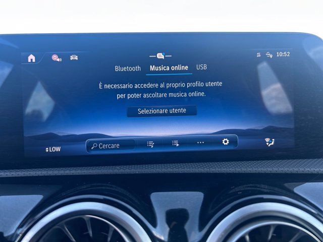 MERCEDES A 180 d amg line premium plus auto