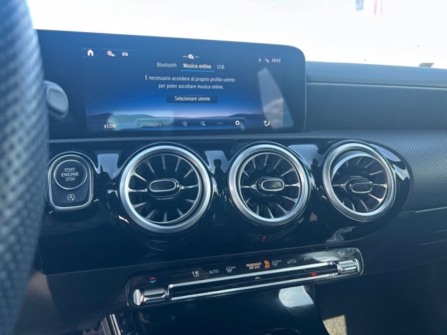 MERCEDES A 180 d amg line premium plus auto