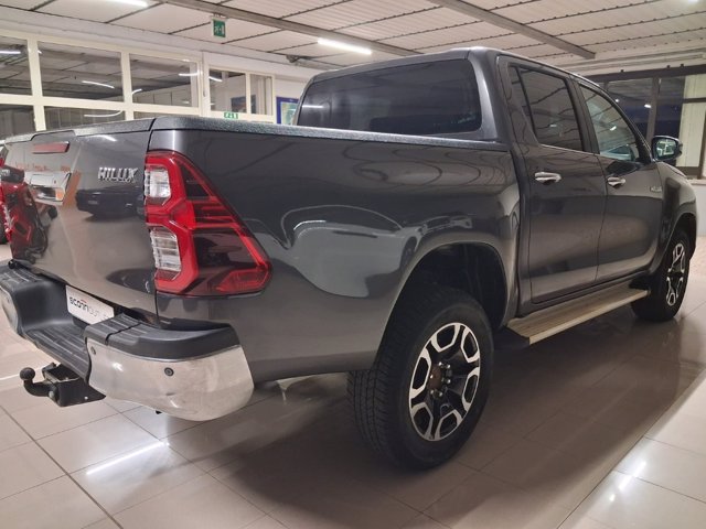 TOYOTA Hilux 2.4 d-4d c&c 4x4 comfort