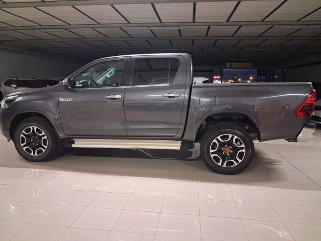 TOYOTA Hilux 2.4 d-4d c&c 4x4 comfort