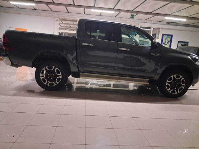 TOYOTA Hilux 2.4 d-4d c&c 4x4 comfort