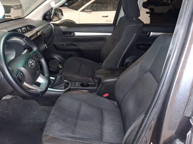 TOYOTA Hilux 2.4 d-4d c&c 4x4 comfort