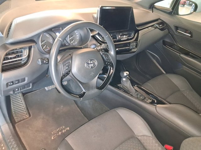 TOYOTA C-HR 2.0 Hybrid E-CVT Trend