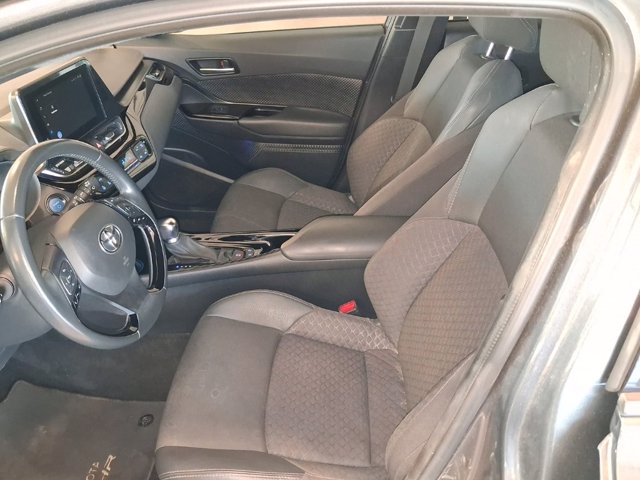 TOYOTA C-HR 2.0 Hybrid E-CVT Trend