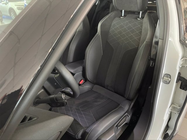 PEUGEOT E-2008 gt pack 100kw
