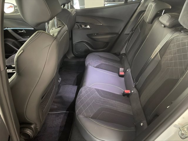 PEUGEOT E-2008 gt pack 100kw