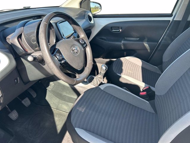 TOYOTA Aygo 5p 1.0 x-business 72cv