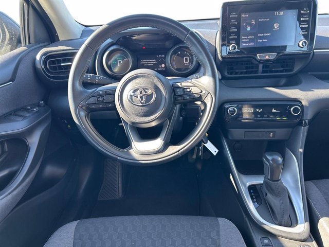 TOYOTA Yaris 1.5h trend