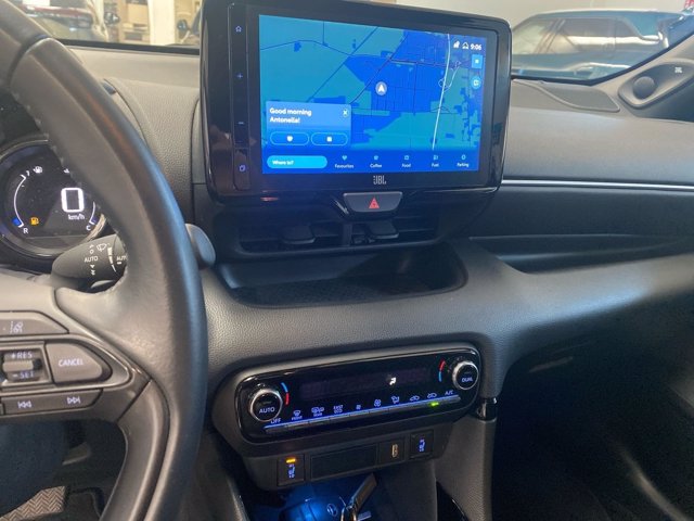 TOYOTA Yaris 1.5h style