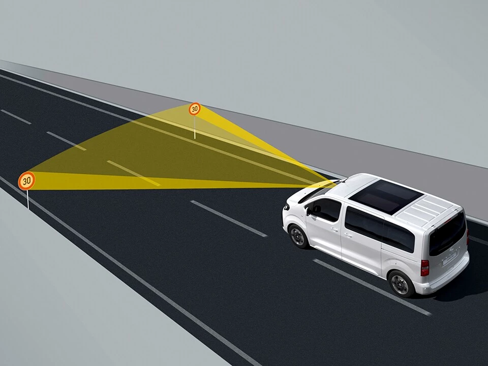 OPEL ZAFIRA LIFE MY2023 ICE Partial Safety Traffic 4X3
